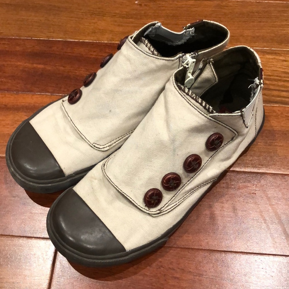 BC sneakers with side zipper size 7.5